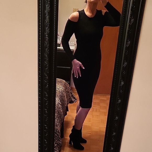 Reitmans Dresses & Skirts - LIKE NEW Elegant Black Cold Shoulder Bodycon Knit Dress, XS